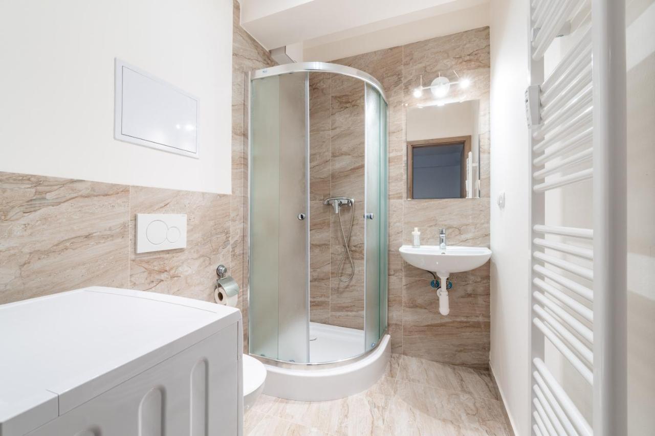 Brand New # 42 In Brand New Building With Free Parking In The Center Praha
